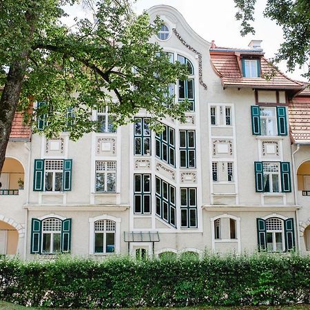 Moderne Dachgeschosswohnung Zentral By Seebnb Velden am Worthersee Bagian luar foto