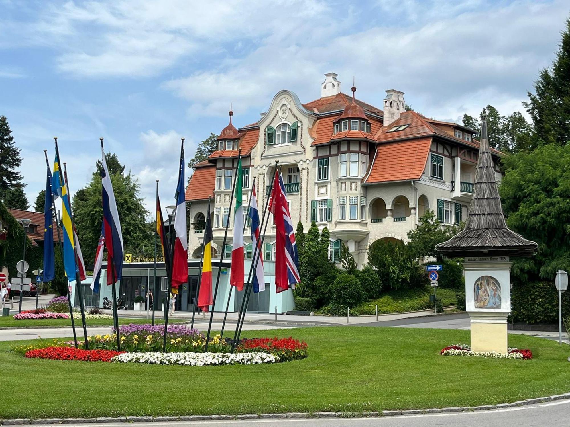 Moderne Dachgeschosswohnung Zentral By Seebnb Velden am Worthersee Bagian luar foto